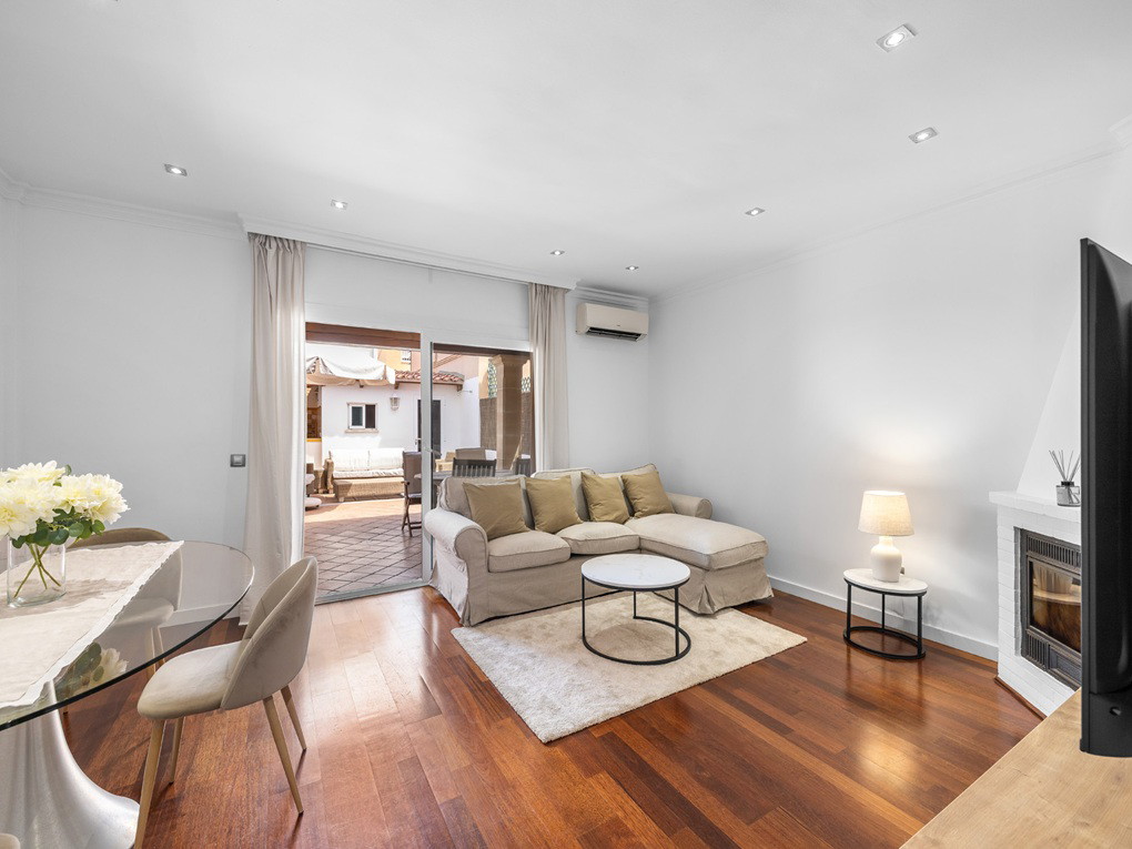Mediterranean townhouse with large sun terrace and near the sea in Portixol