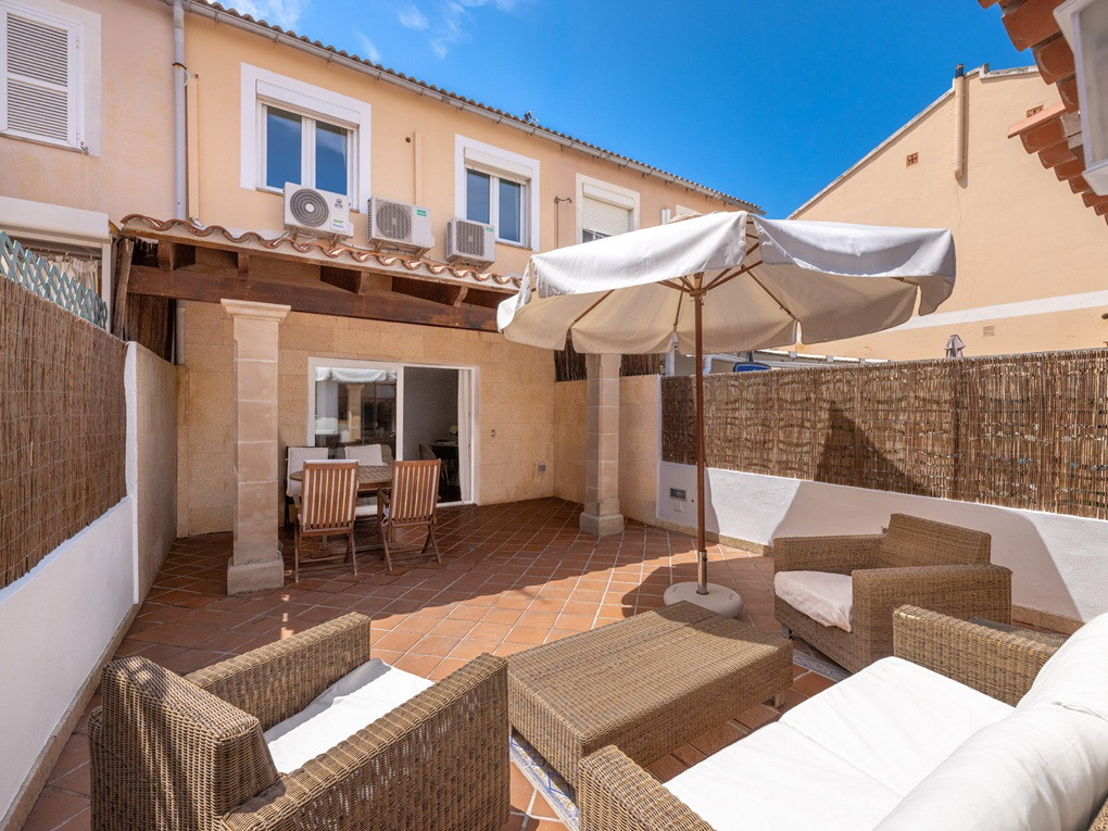 Mediterranean townhouse with large sun terrace and near the sea in Portixol-10