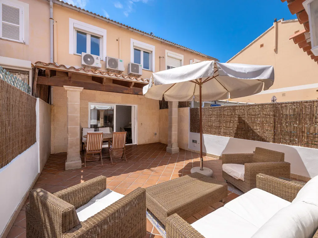 Mediterranean townhouse with large sun terrace and near the sea in Portixol-10