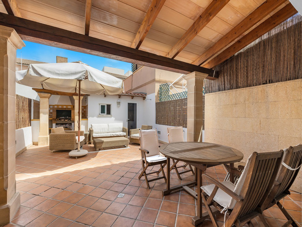 Mediterranean townhouse with large sun terrace and near the sea in Portixol-9