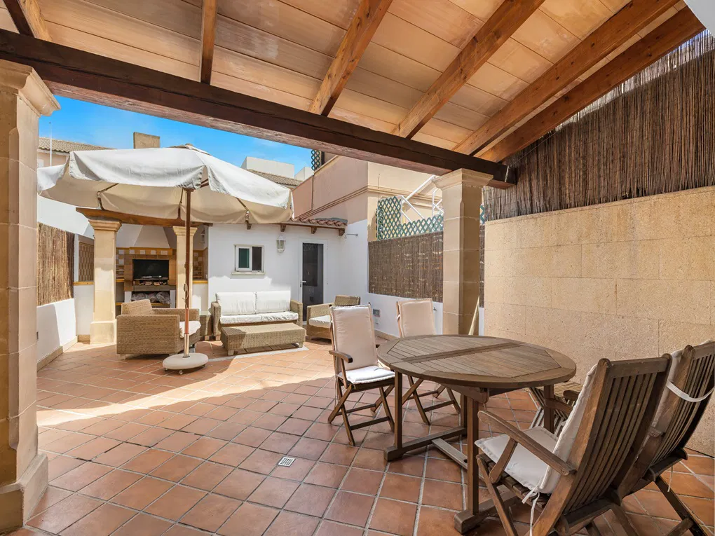 Mediterranean townhouse with large sun terrace and near the sea in Portixol-9