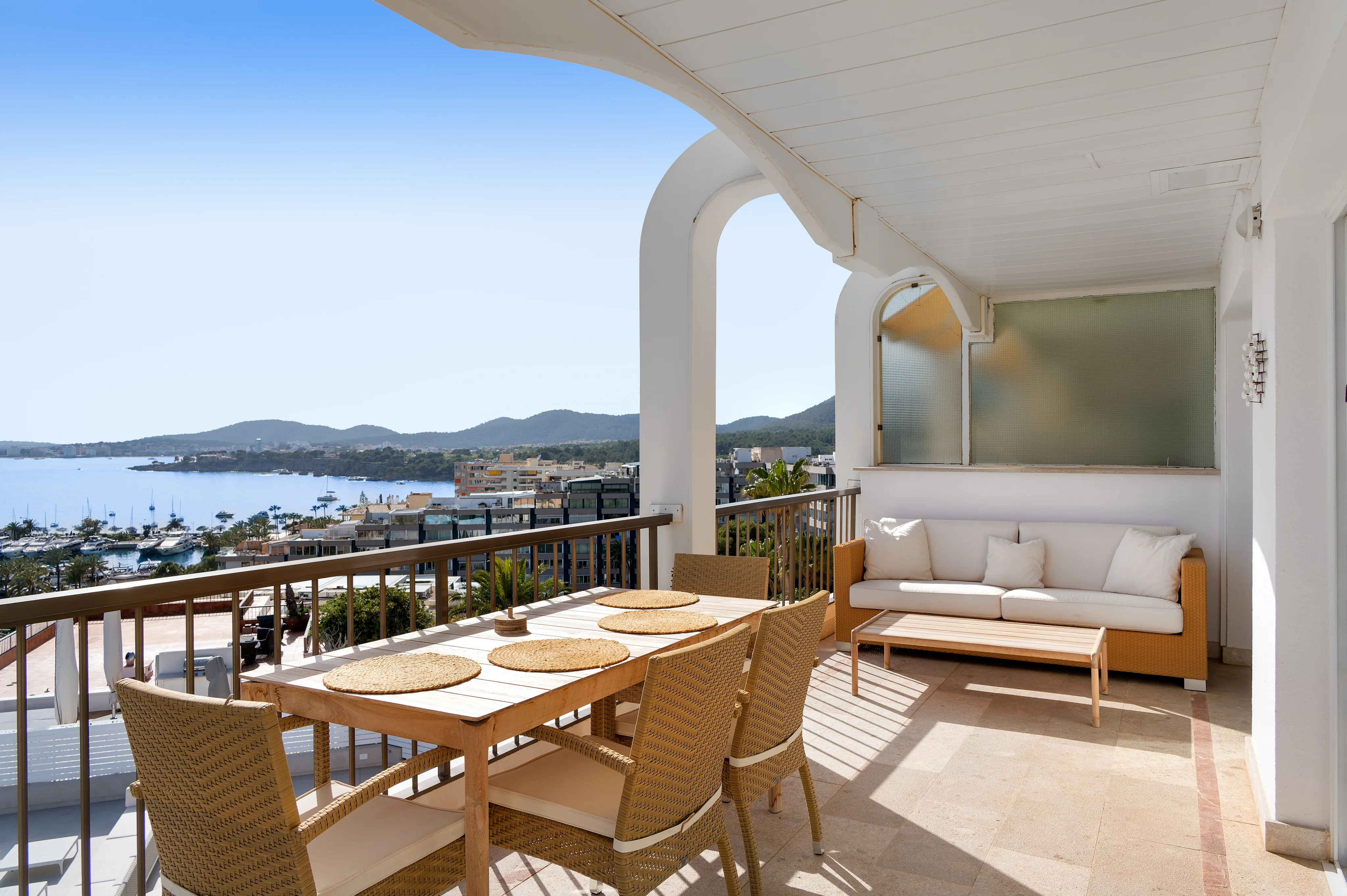 Пентхаус с захватывающим панорамным видом на море-11