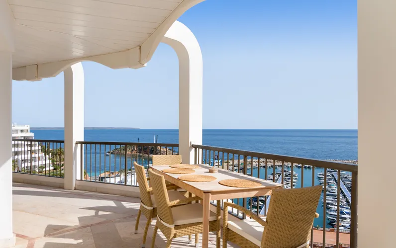 Пентхаус с захватывающим панорамным видом на море