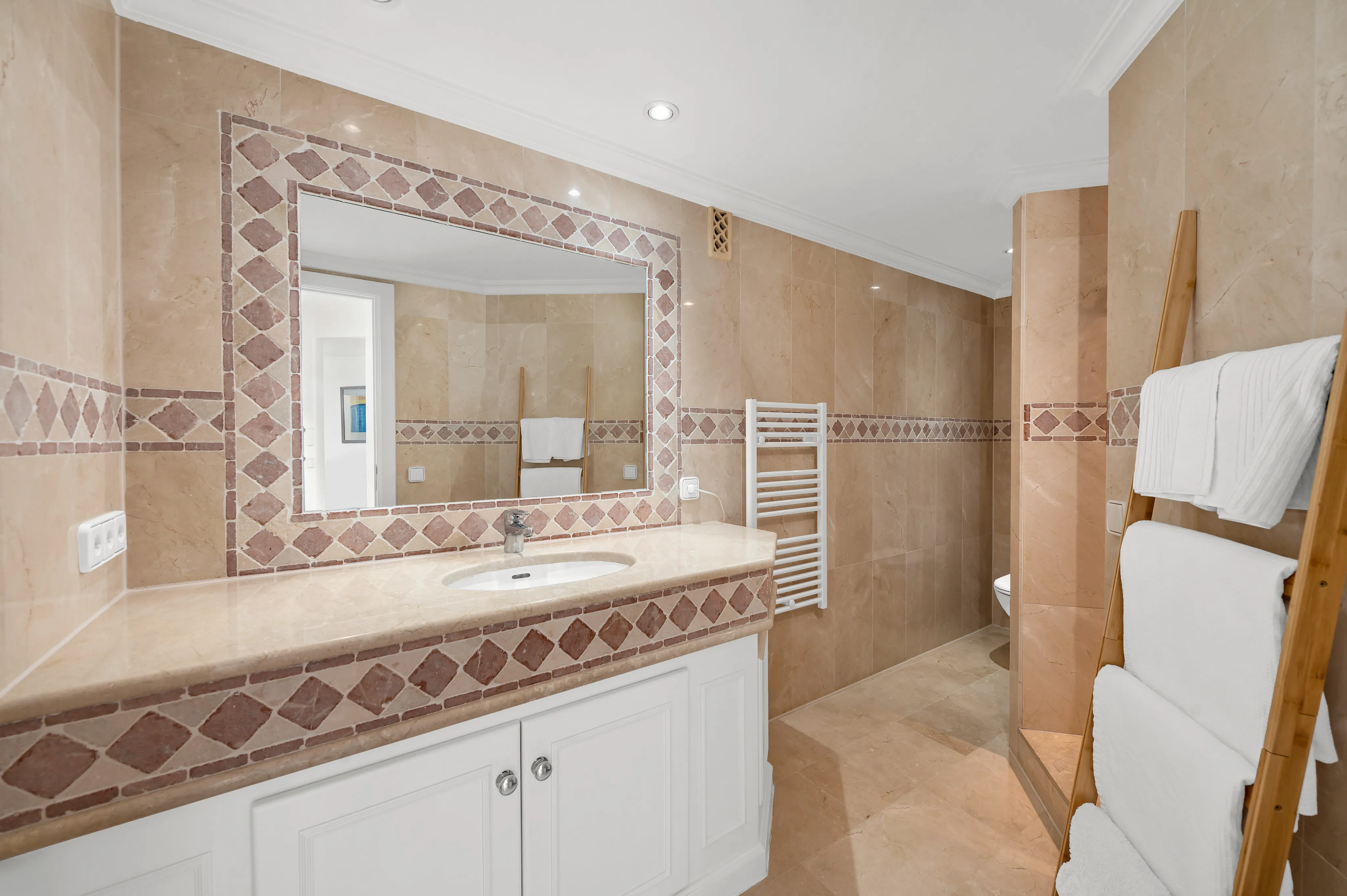 Пентхаус с захватывающим панорамным видом на море-8