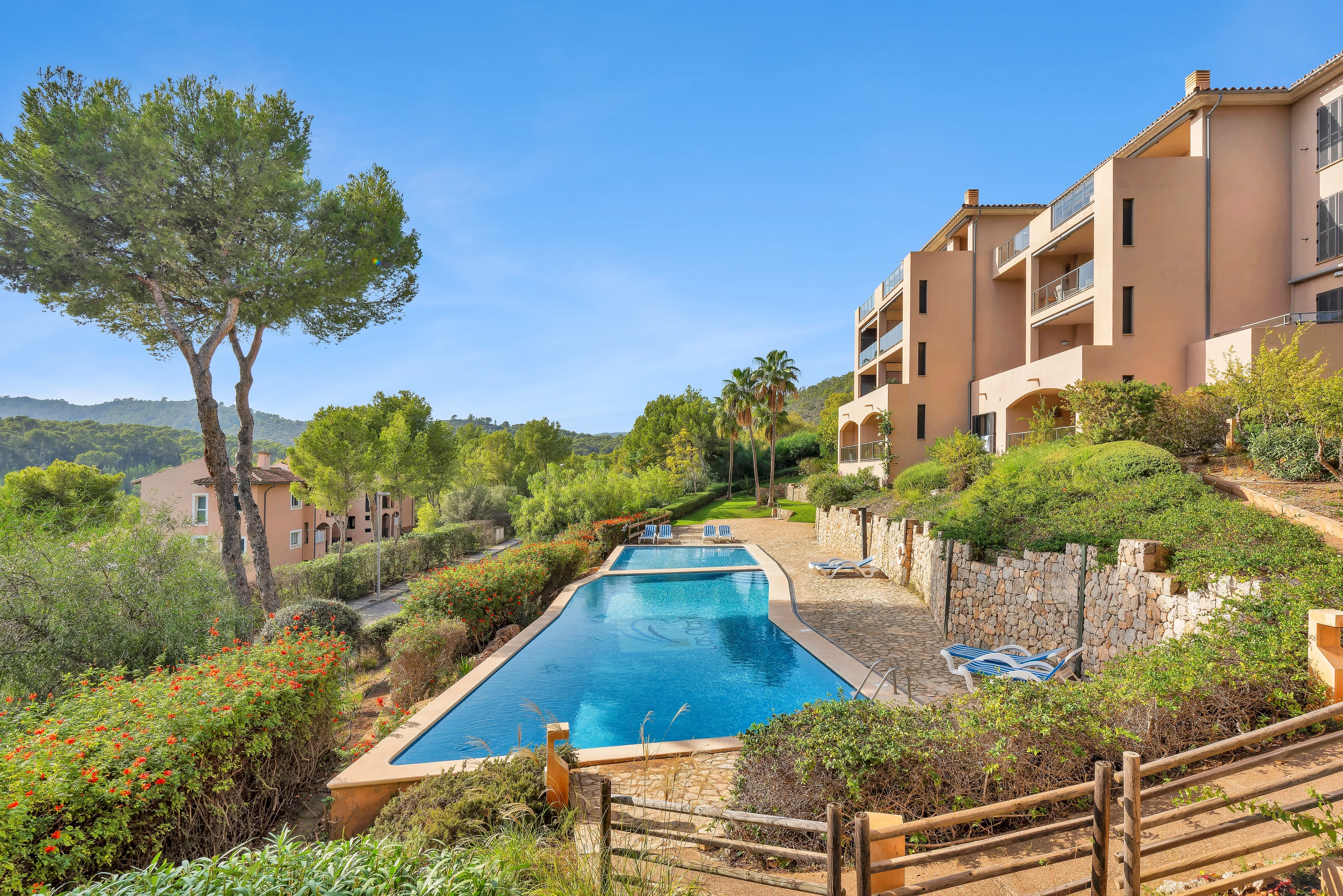 Стильная квартира с видом на сельскую местность и отличным расположением в Кала Форнельс-16