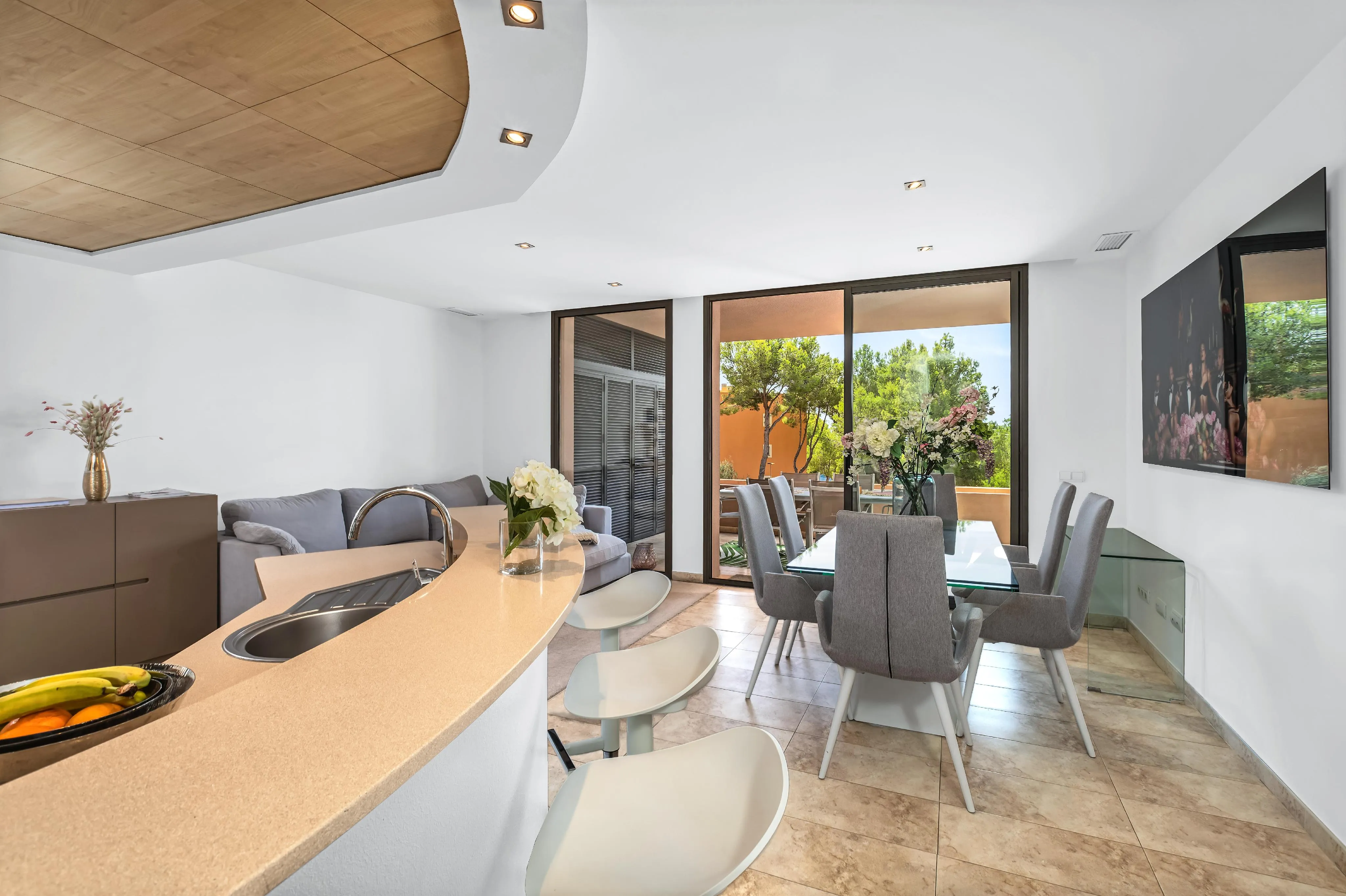 Стильная квартира с видом на сельскую местность и отличным расположением в Кала Форнельс-9