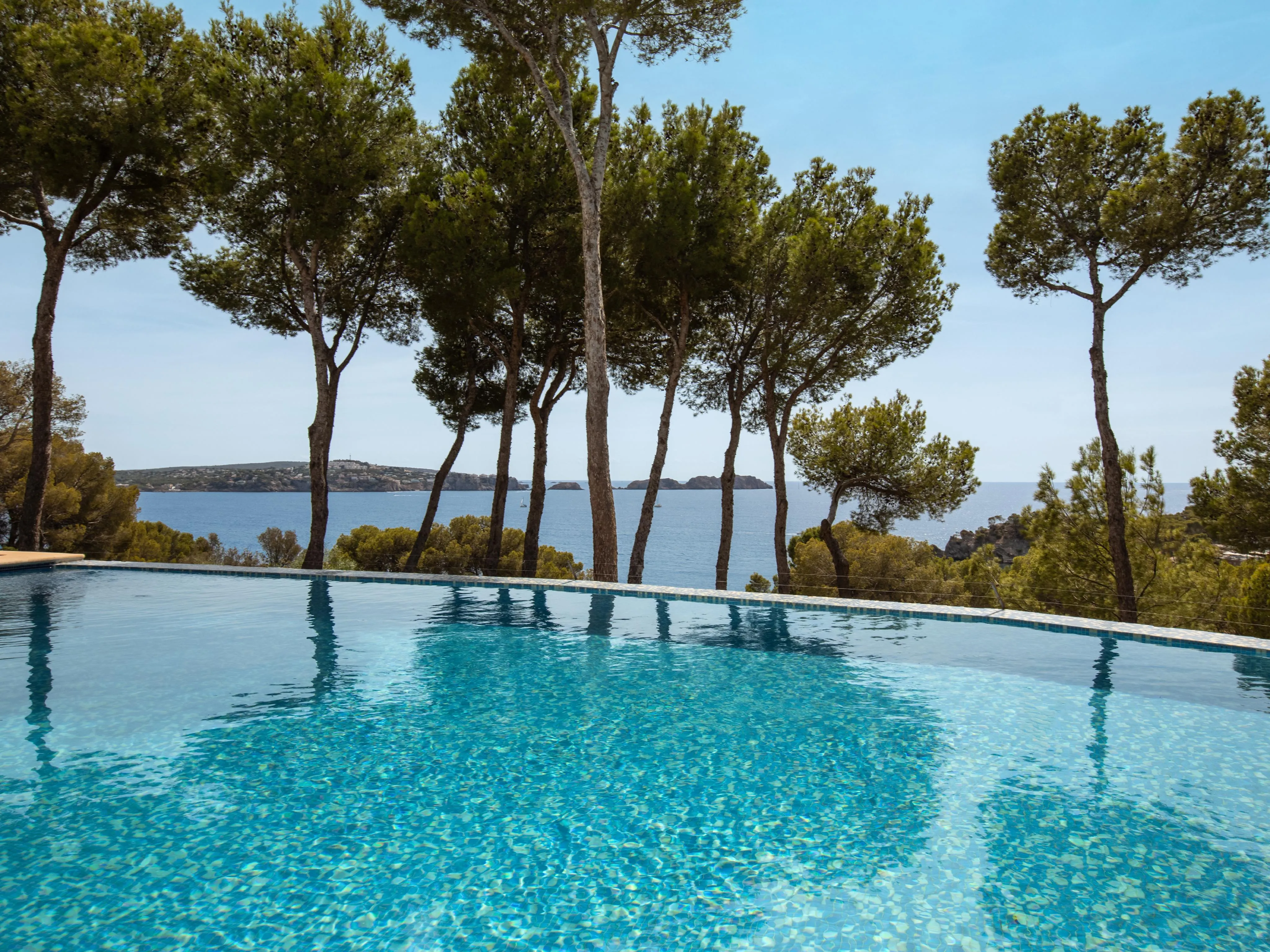 Stilfuld lejlighed med udsigt over landskabet og bedste beliggenhed i Cala Fornells-1