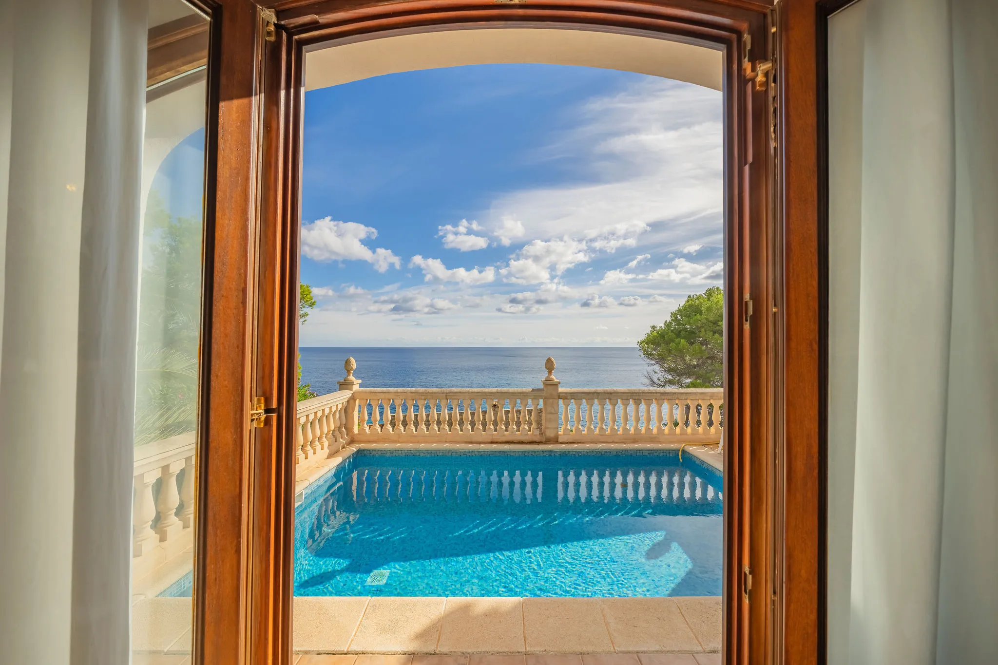 Encuentro familiar: Villa luminosa con vistas panorámicas al mar-8