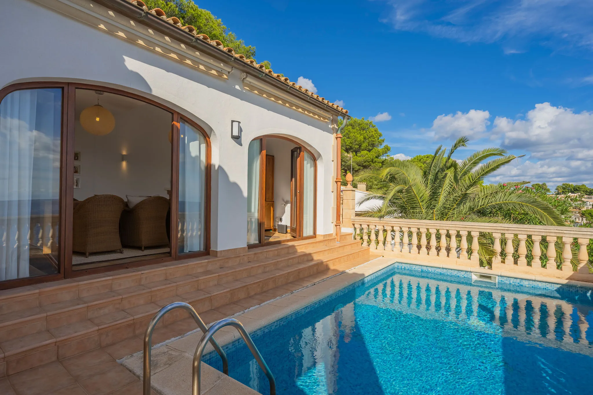 Encuentro familiar: Villa luminosa con vistas panorámicas al mar-2