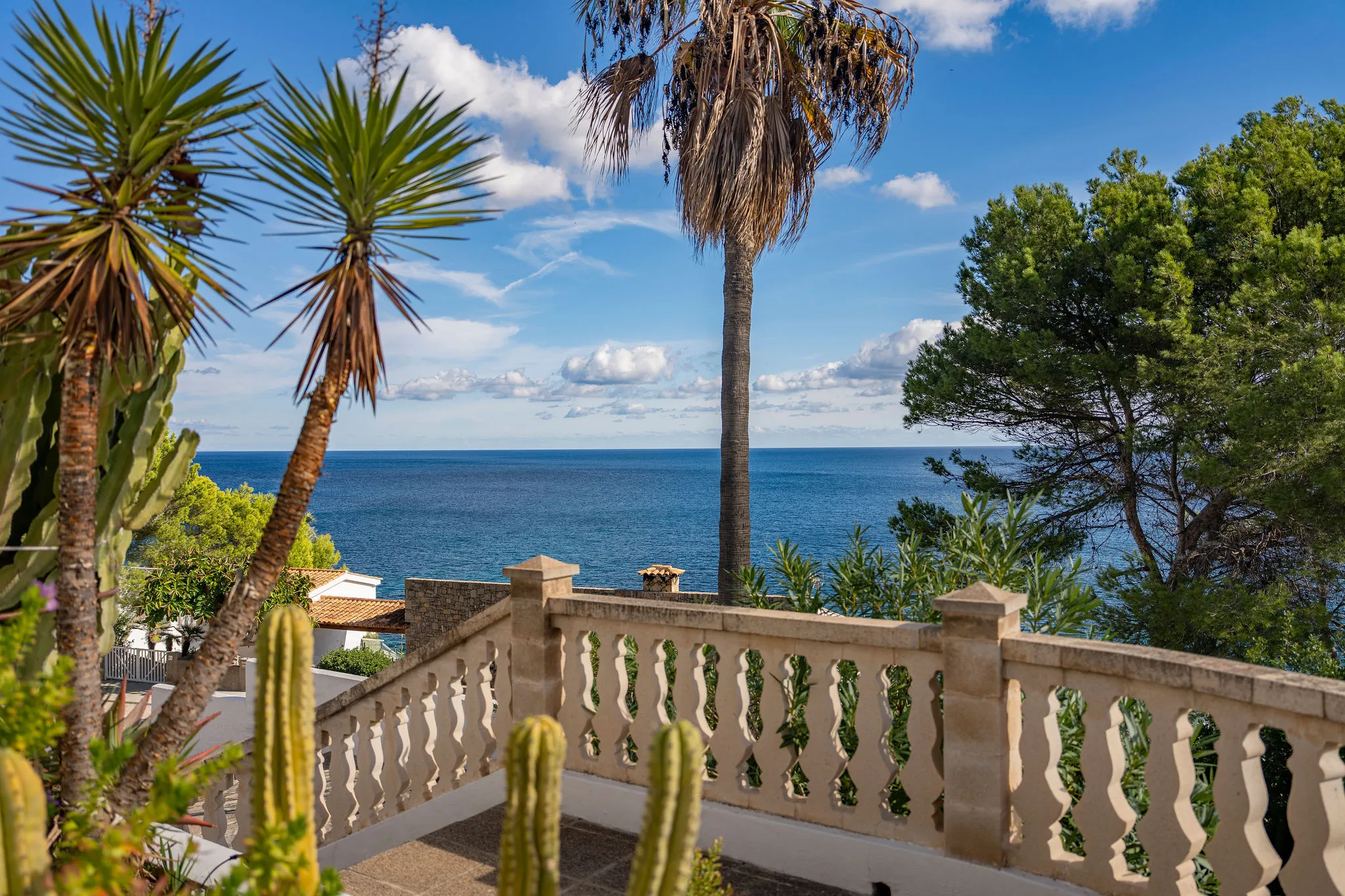 Encuentro familiar: Villa luminosa con vistas panorámicas al mar-4