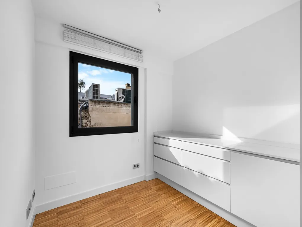 Lys, charmerende og meget rolig lejlighed med elevator og terrasse i Calatrava-9