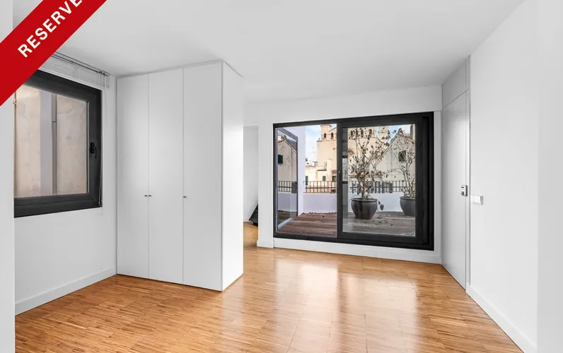 Lys, charmerende og meget rolig lejlighed med elevator og terrasse i Calatrava