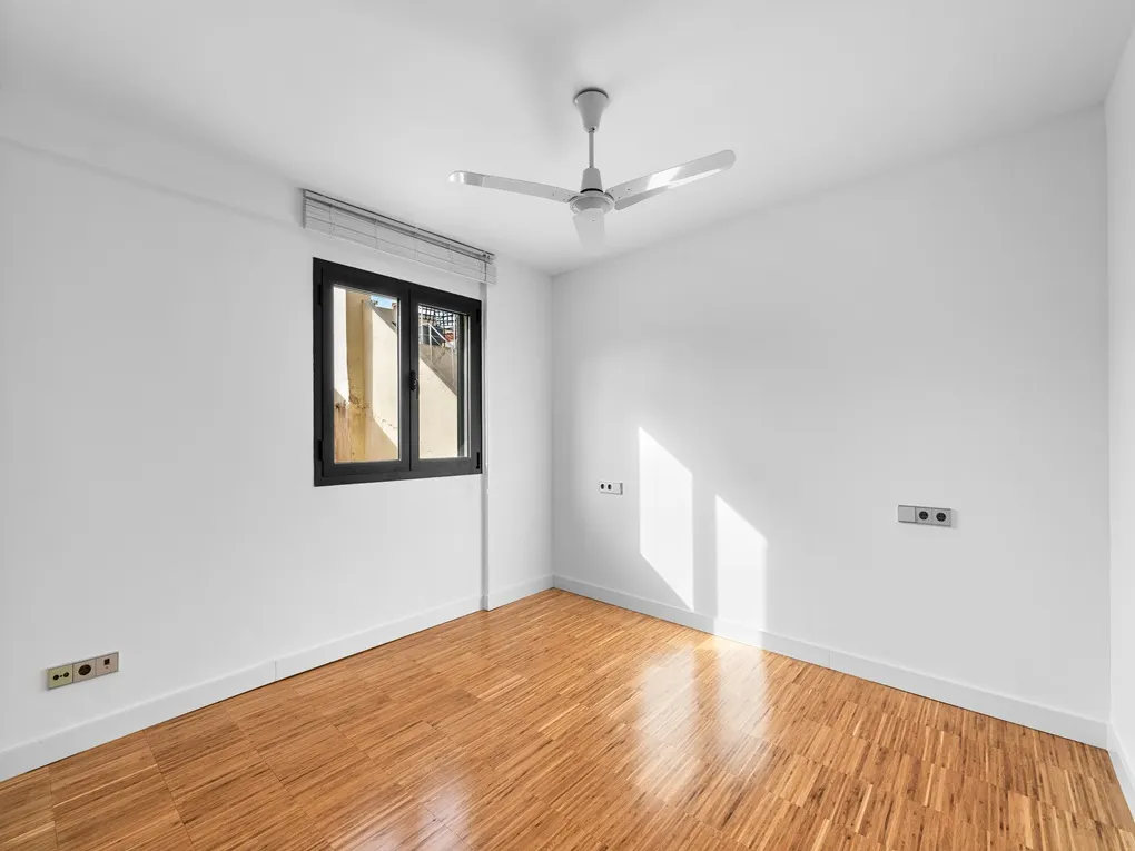 Lys, charmerende og meget rolig lejlighed med elevator og terrasse i Calatrava-7