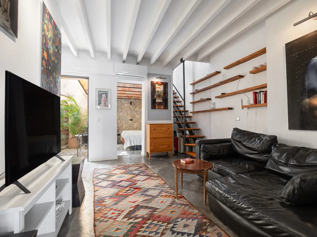 Przytulna kamienica z tarasami w spokojnej okolicy-1