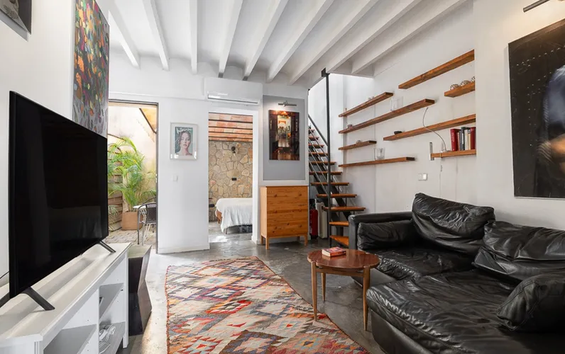 Przytulna kamienica z tarasami w spokojnej okolicy