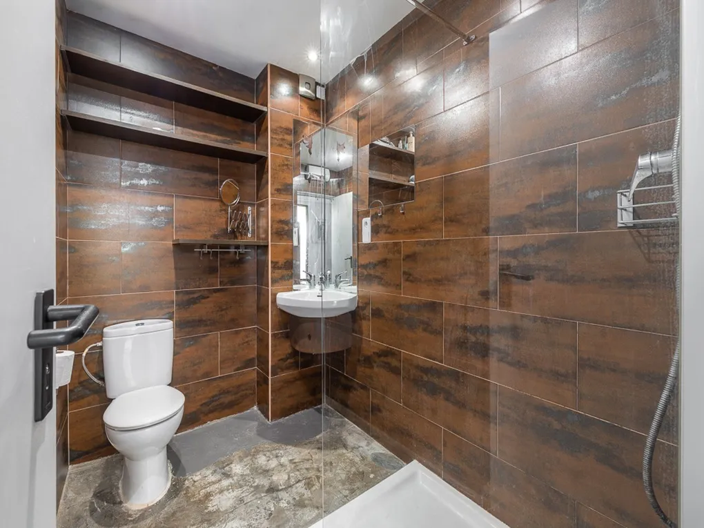 Przytulna kamienica z tarasami w spokojnej okolicy-8