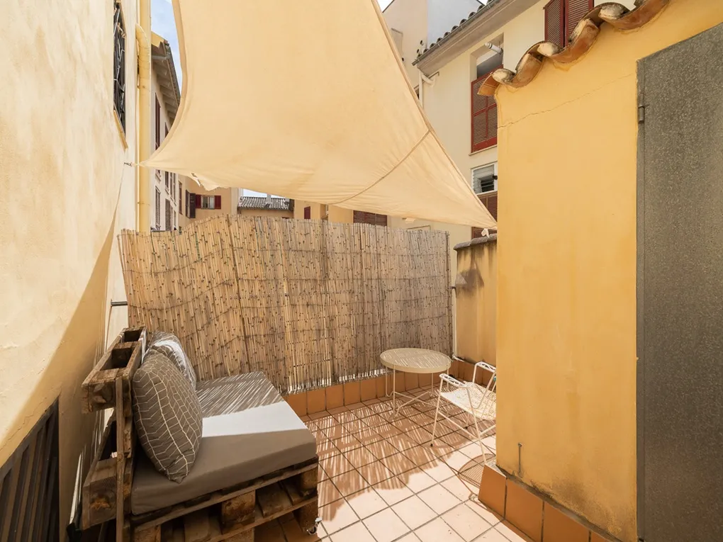 Przytulna kamienica z tarasami w spokojnej okolicy-10