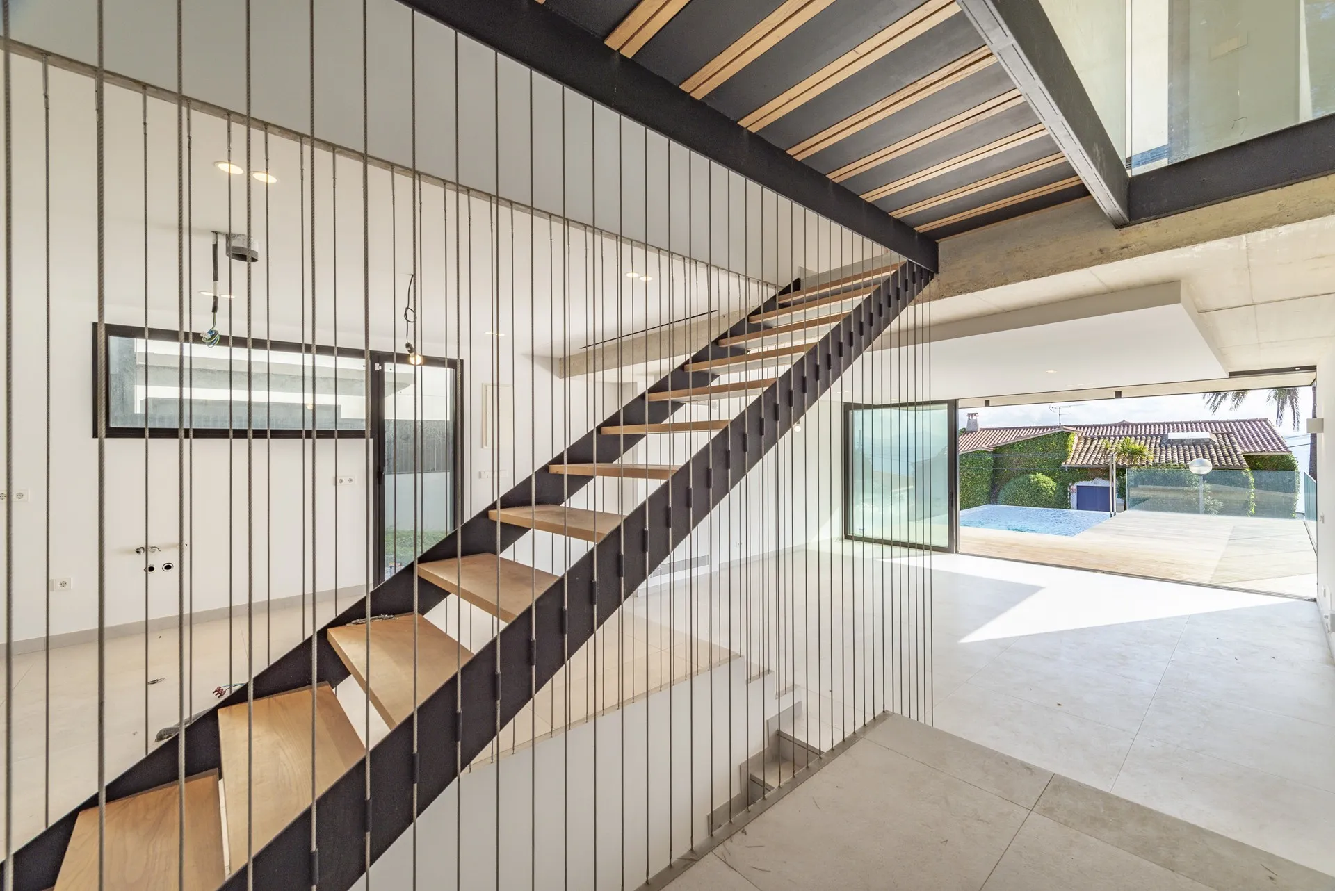 Lige blevet færdig! Helt ny villa ved havet i smukke Alcanada-5