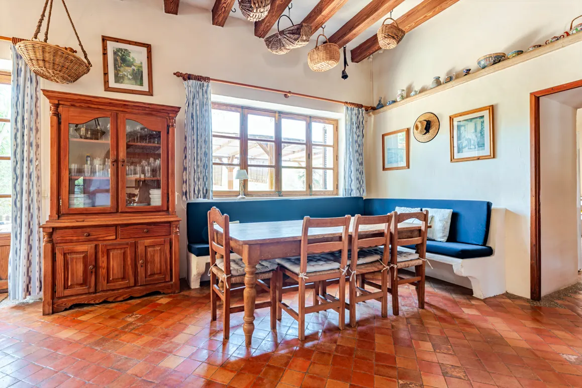 Histórica finca con vistas al mar-5