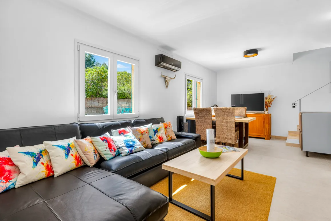 Casa indipendente con piscina e ulteriore terreno adiacente con garage doppio-6