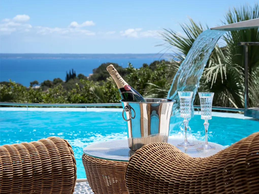 Villa de luxe exclusive avec vue imposante sur la mer-2