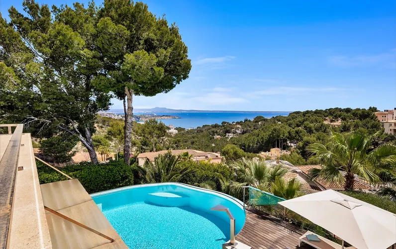 Exklusive Luxus-Villa mit imposantem Meerblick