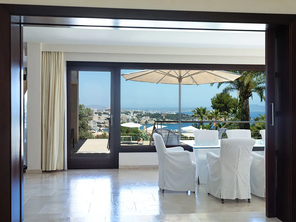 Indrukwekkende villa met uitzicht op zee in Cas Català-8