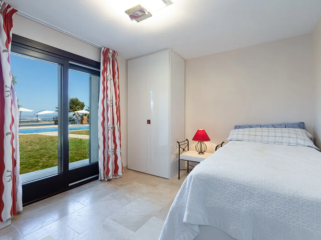 Indrukwekkende villa met uitzicht op zee in Cas Català-14