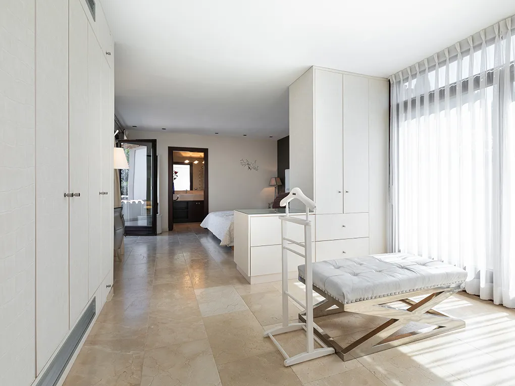 Indrukwekkende villa met uitzicht op zee in Cas Català-12