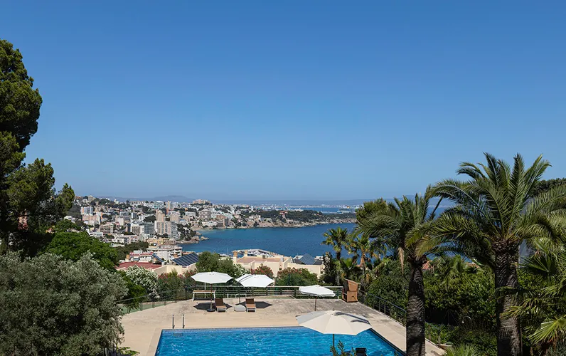 Impressive villa with sea views in Cas Català