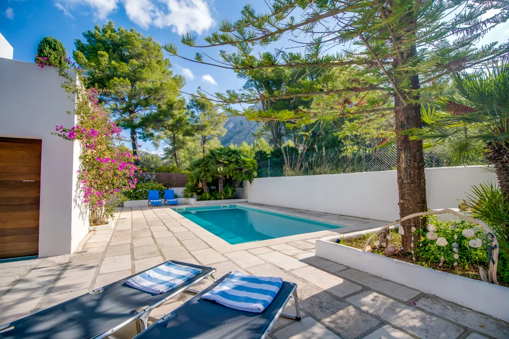 Gemoderniseerde villa in Ibizastijl-2