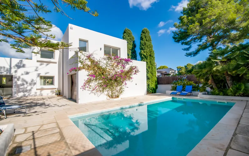 Gemoderniseerde villa in Ibizastijl