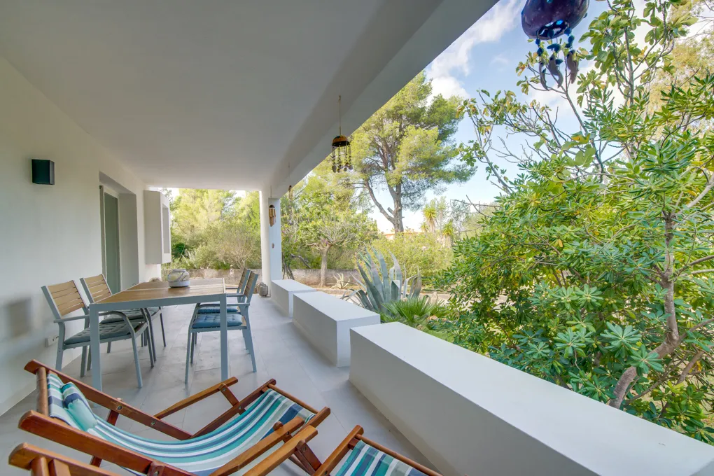 Gemoderniseerde villa in Ibizastijl-4