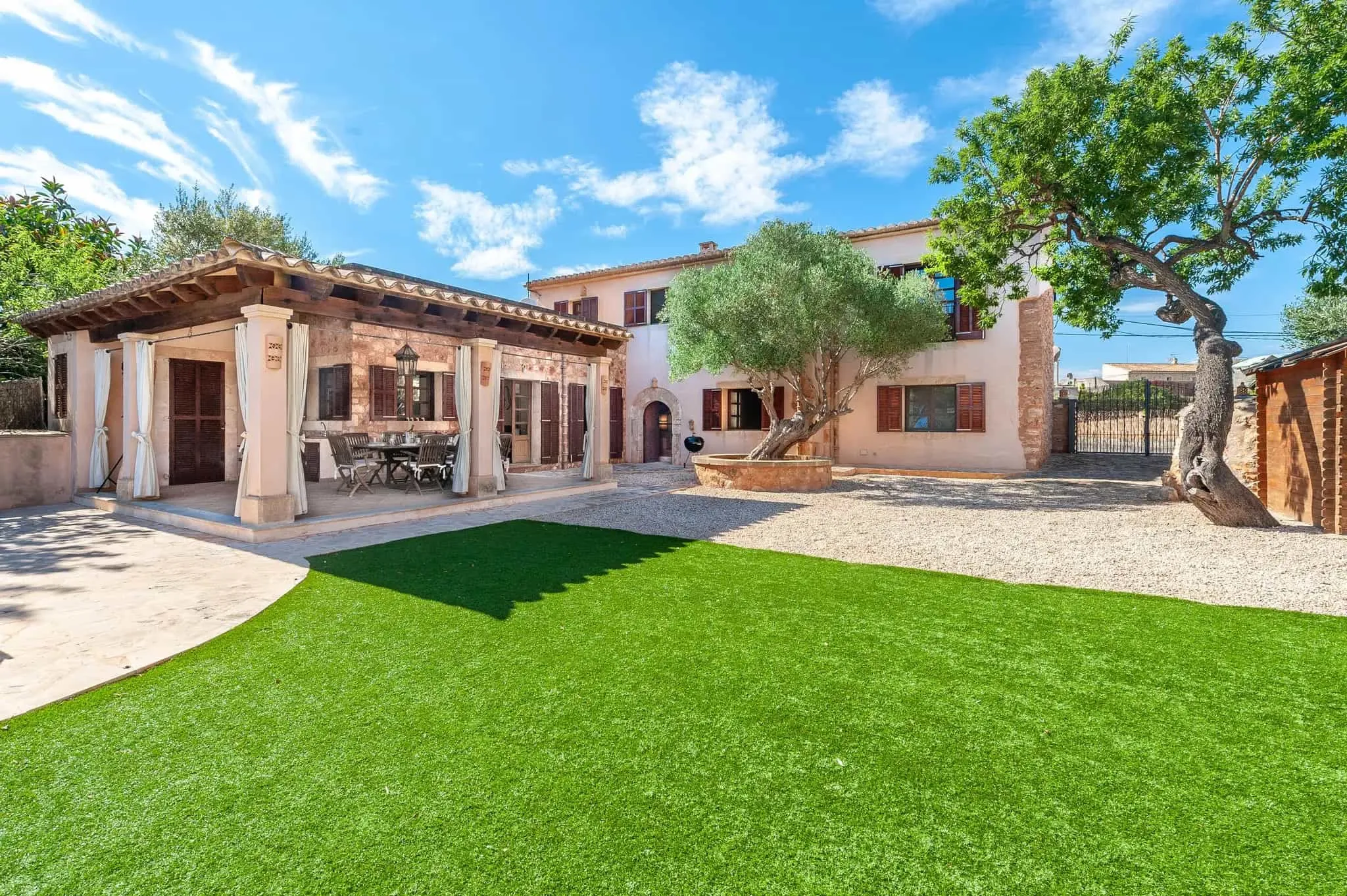 Långtidsuthyrning: Fristående hus med pool och trädgård-1