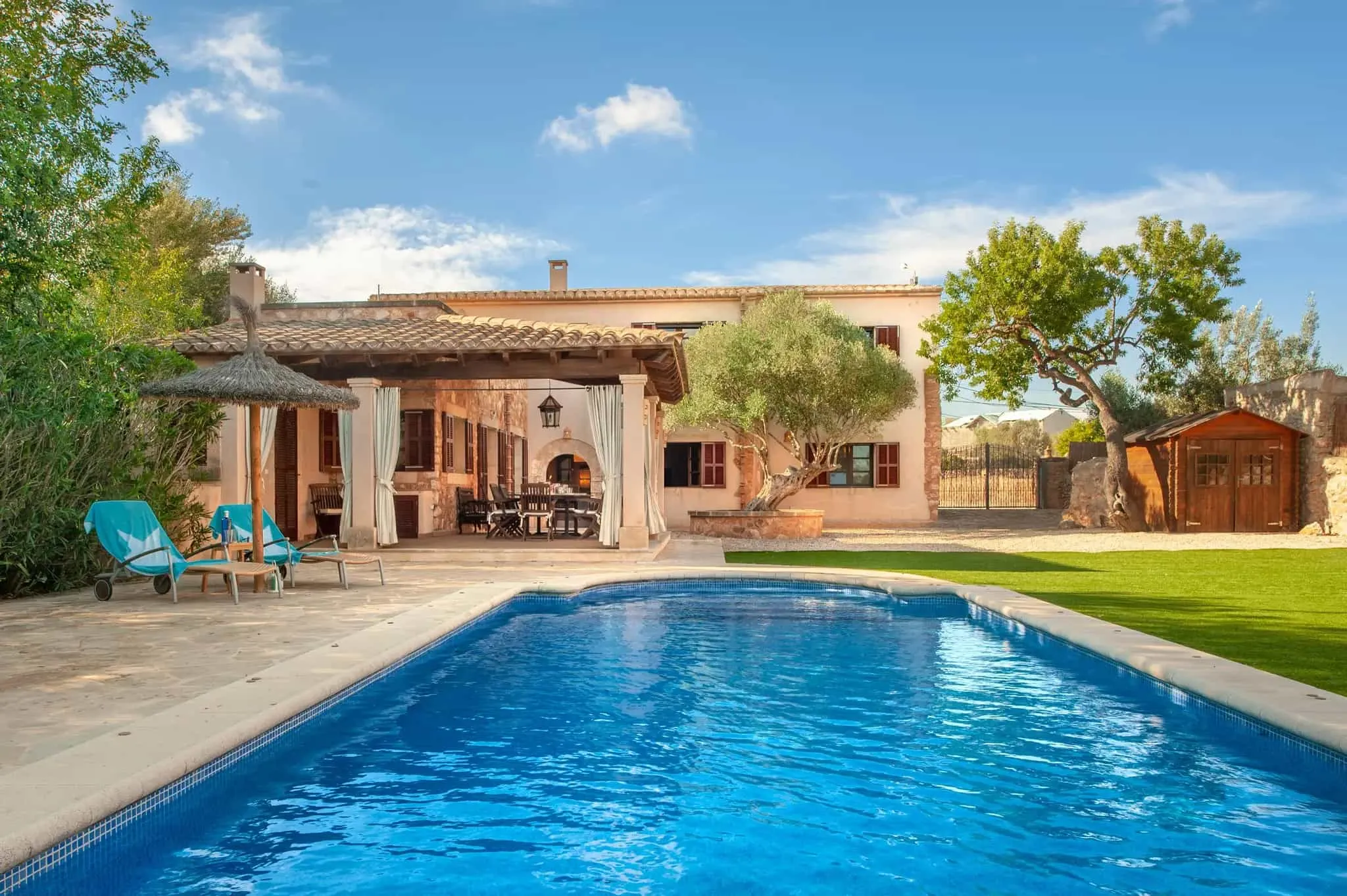 Langzeitmiete: Einfamilienhaus mit Pool und Garten-3