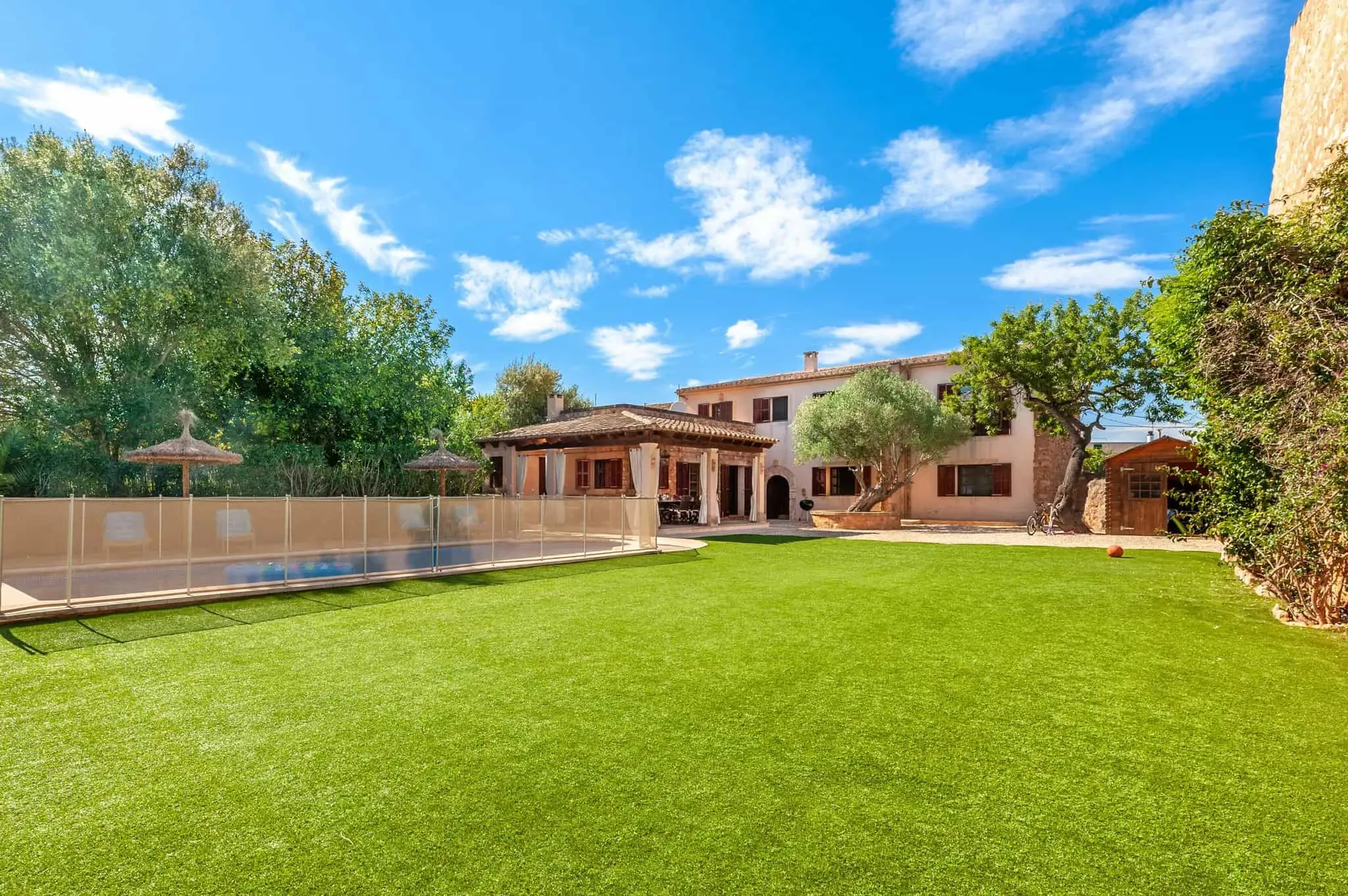 Langzeitmiete: Einfamilienhaus mit Pool und Garten-11