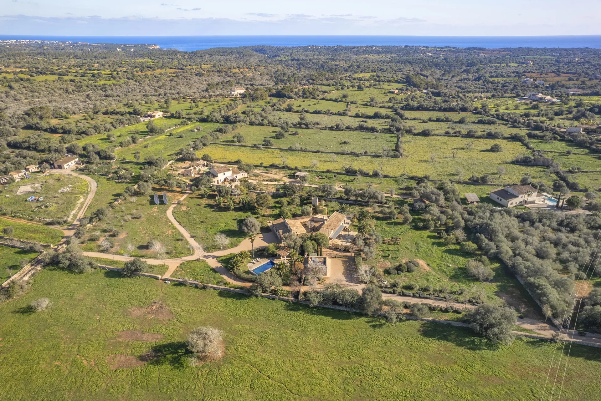 Moderne bolig i ét plan i det idylliske landskab-4