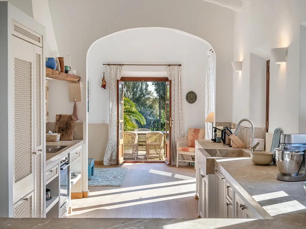 Moderne bolig i ét plan i det idylliske landskab-3