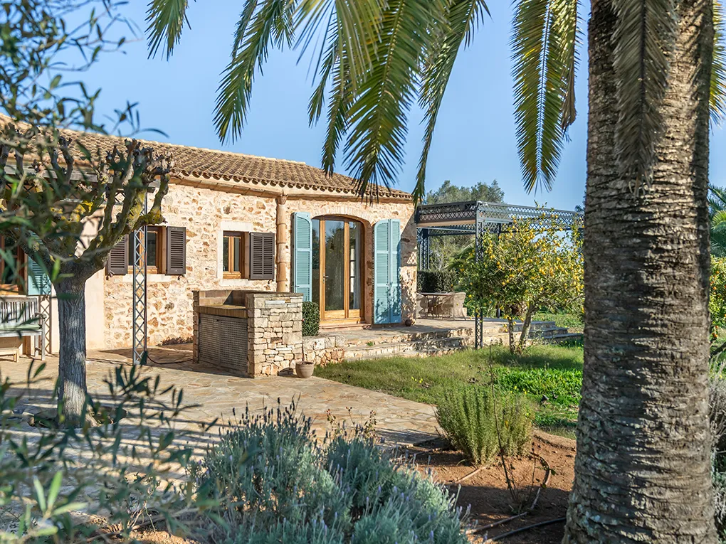 Moderne bolig i ét plan i det idylliske landskab-1