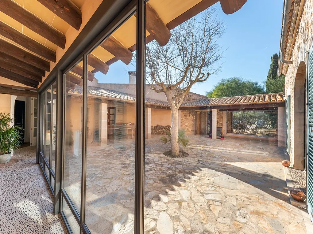 Moderne bolig i ét plan i det idylliske landskab-11