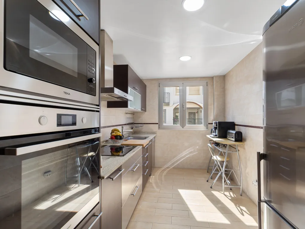 Adossat en segona línia amb terrasses i pàrquing-2