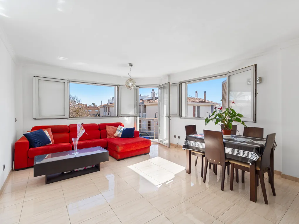 Adossat en segona línia amb terrasses i pàrquing-3