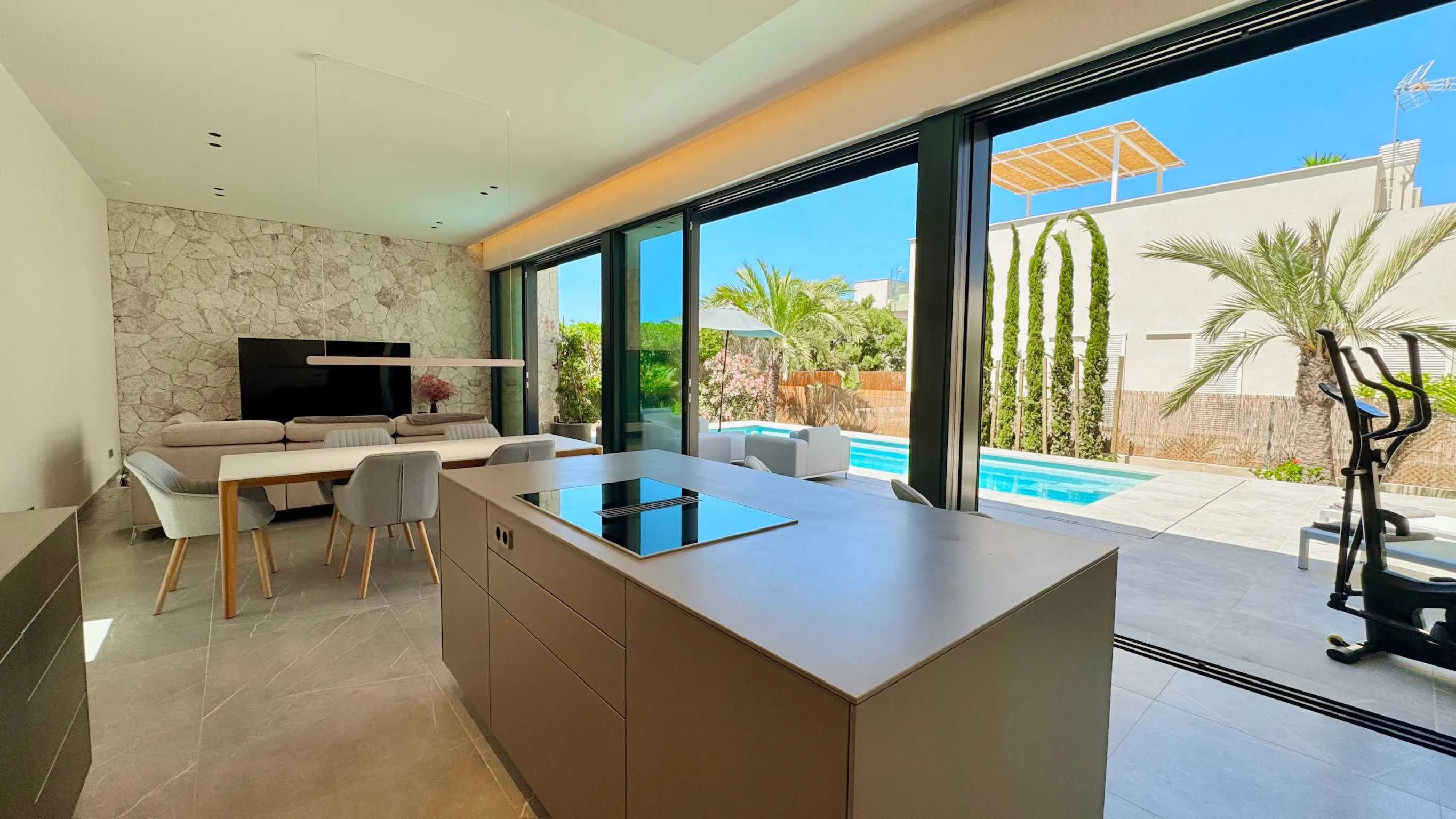 Affitto stagionale: Moderna casa indipendente con due piscine-3