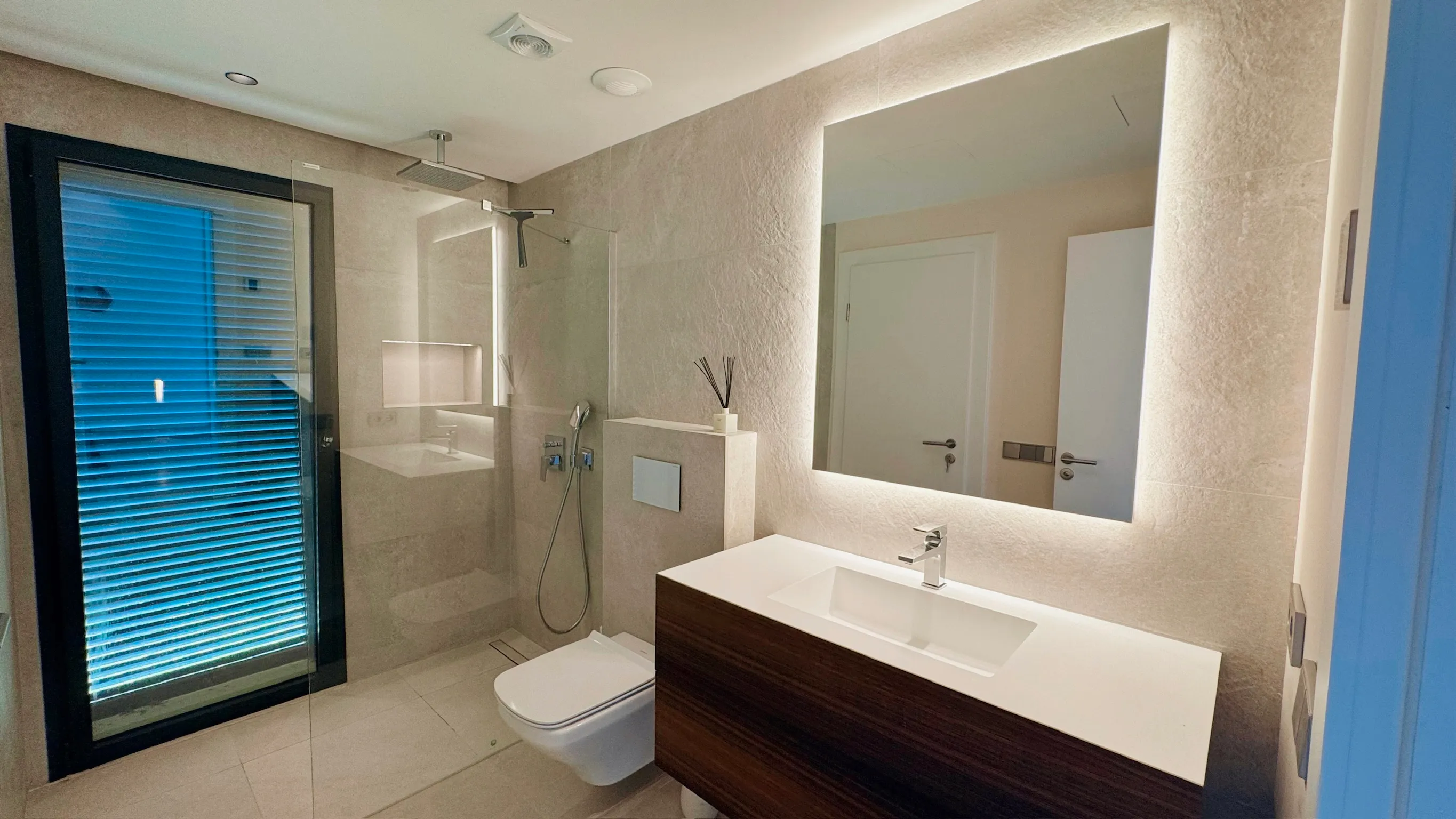 Alquiler de temporada: Casa moderna unifamiliar con dos piscinas-9