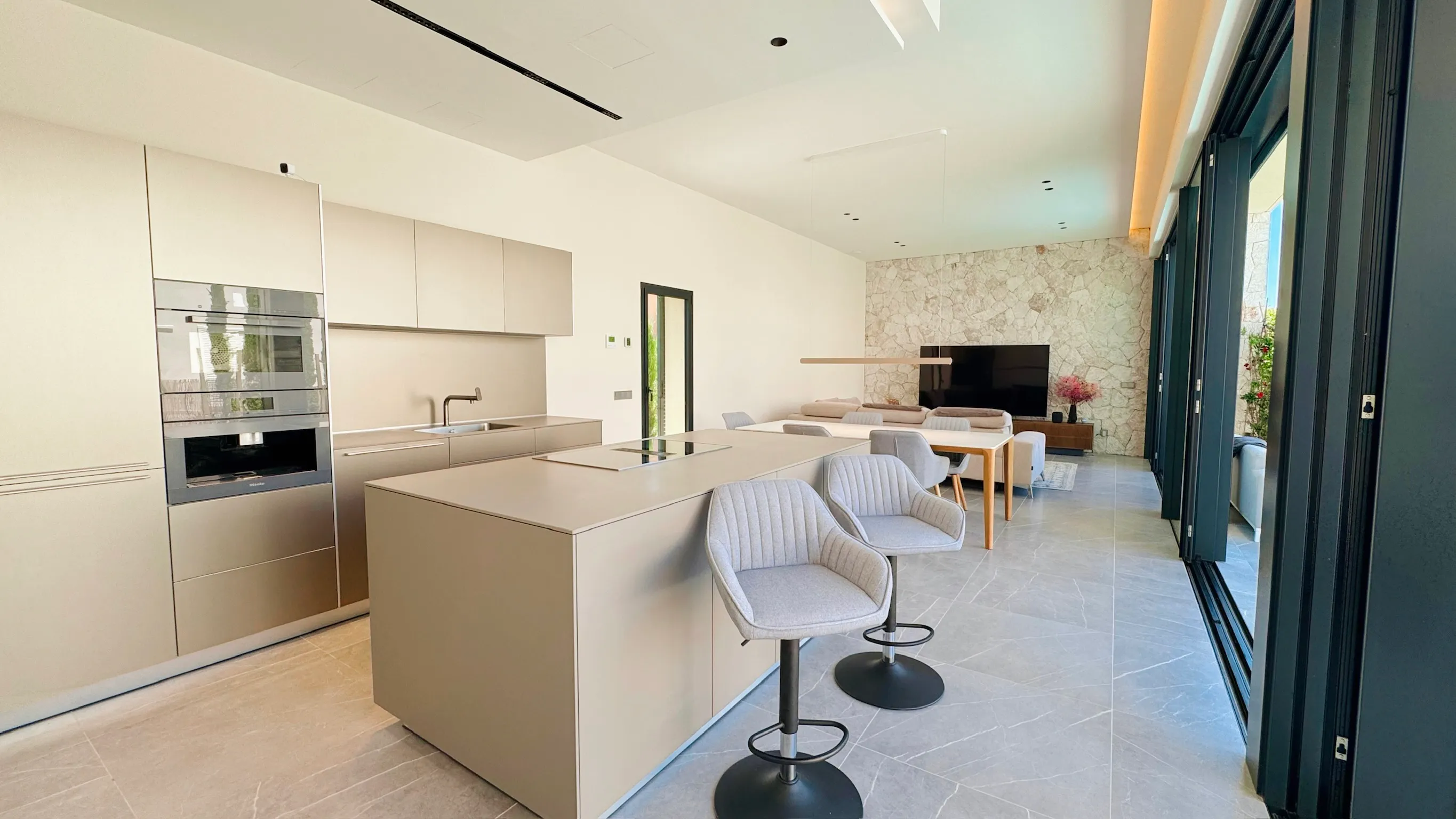 Affitto stagionale: Moderna casa indipendente con due piscine-6