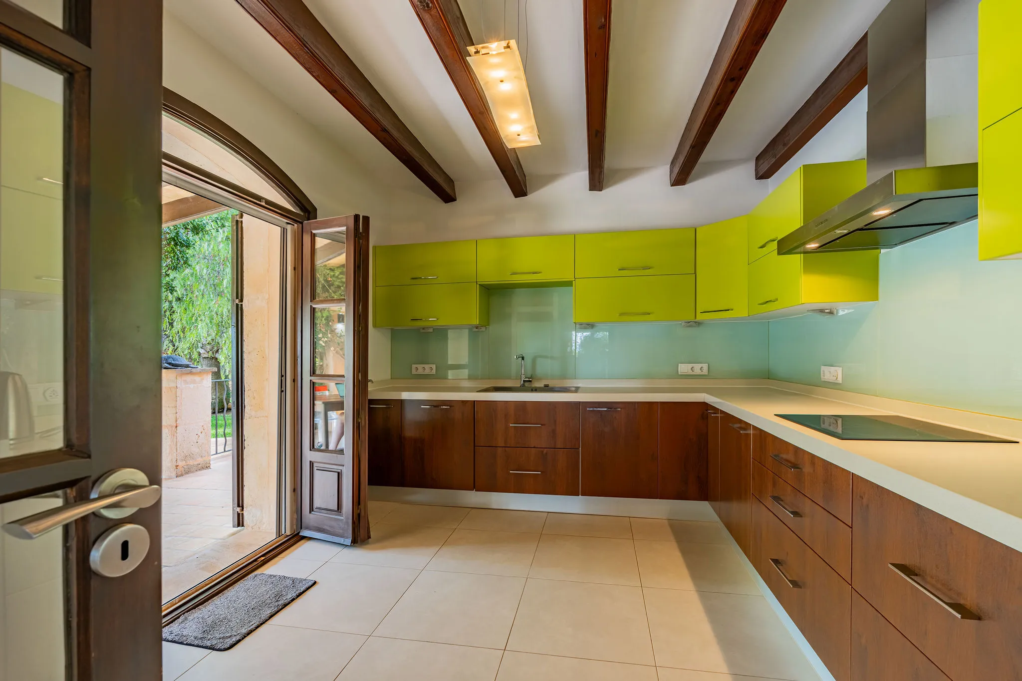 Finca con encanto rústico y estilo de vida mediterráneo-8