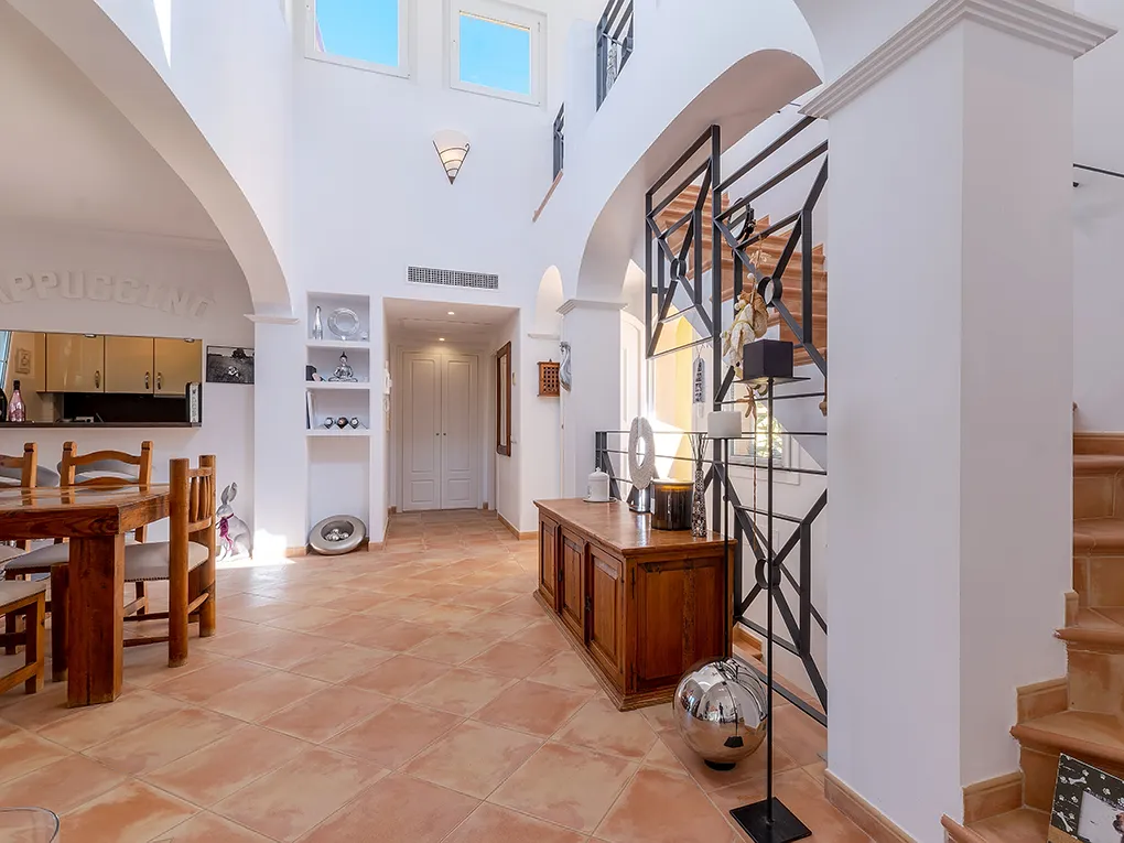 Charmerende dobbelthus ved siden af golf-19