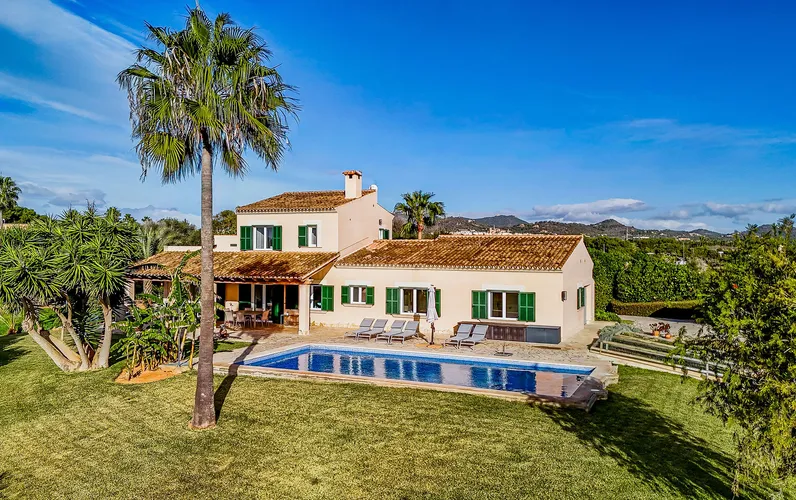 Klassische Finca mit Vermietlizenz unweit der schönsten Buchten