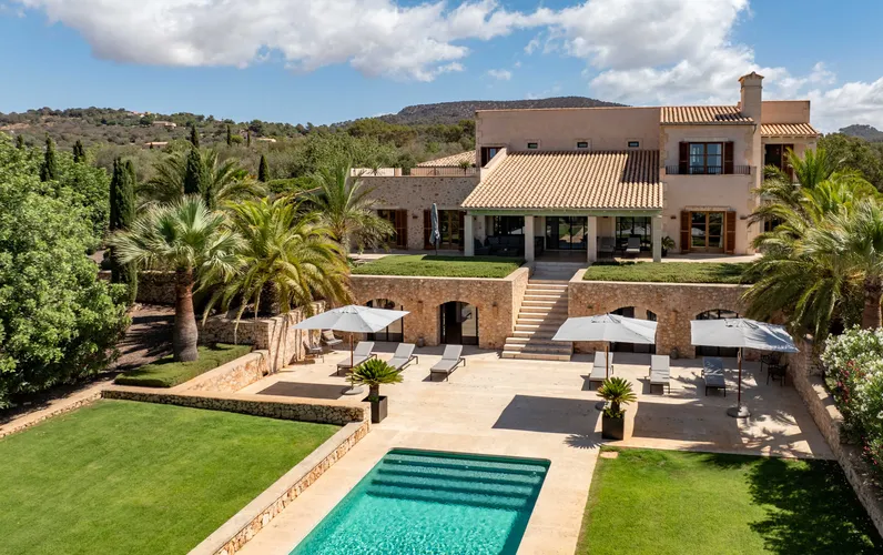 Amplia propiedad con vistas al mar a las puertas de Santanyi