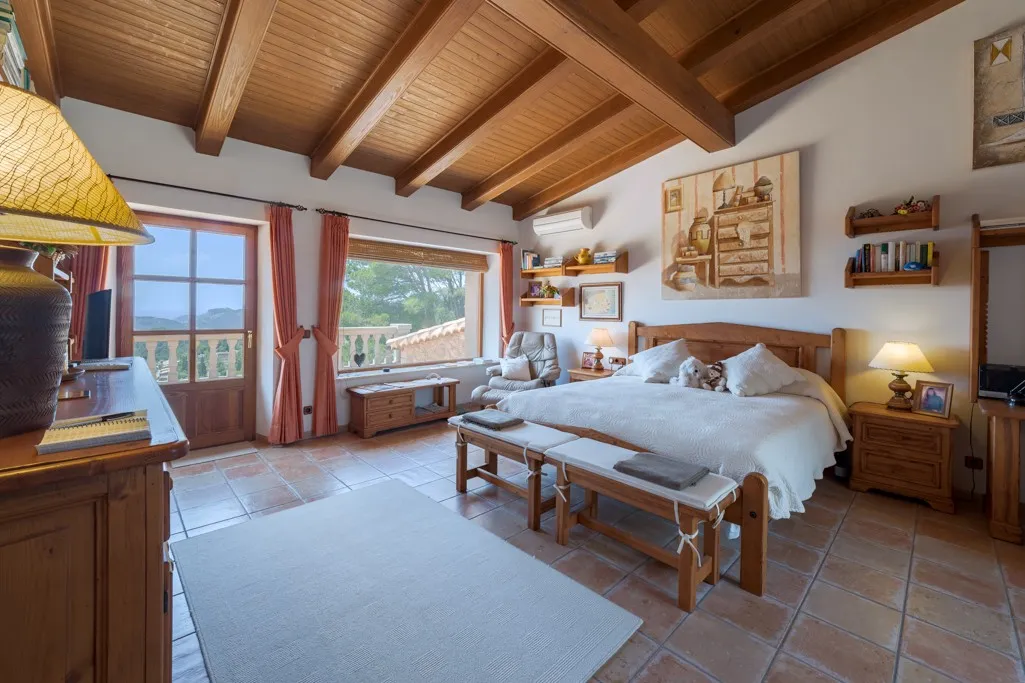 Stone-clad finca with sea views in Galilea-9